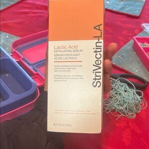 StriVectin Lactic Acid Exfoliating Serum - Orange and White